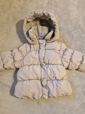 Children's jacket gray size 3-6 M like new, padded quilted with fleece