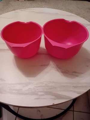 Measuring bowls set of 2 like new