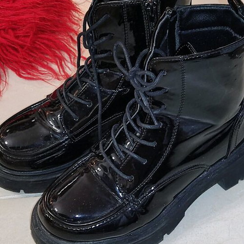 KR be uniqe boots like new, size 38, black