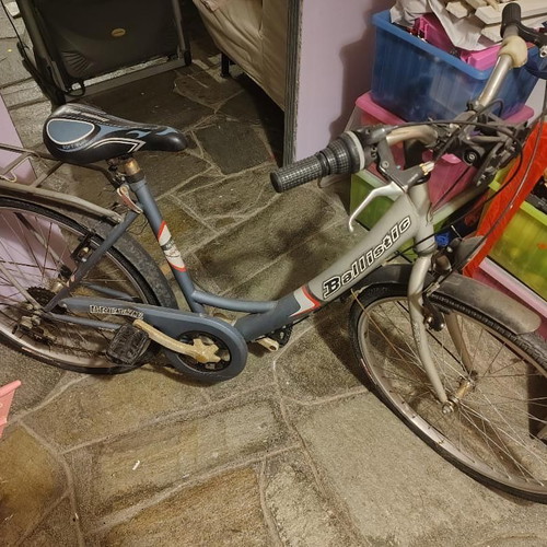 Ballistic Breeze 26" women's city bike used with suspension, rack & basket