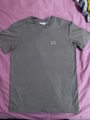 Calvin Klein T-shirt like new, size M, beige