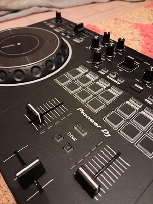 Pioneer DJ REV-1 new DJ controller