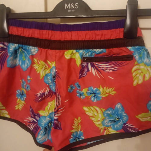 Tropical floral shorts like new, Hawaiian style with back pocket