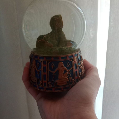Musical snow globe Sphinx used with gold glitter and Aida music