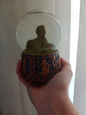 Musical snow globe Sphinx used with gold glitter and Aida music