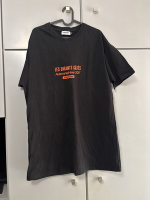 Sneakaces Black T-Shirt Large like new with orange print