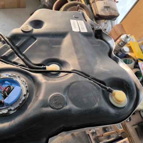 Skoda Octavia 5 Tsi gasoline fuel tank like new with pump
