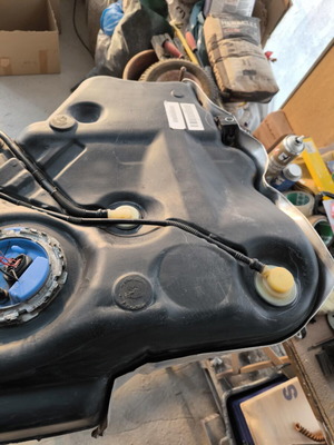 Skoda Octavia 5 Tsi gasoline fuel tank like new with pump