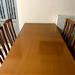 Τραπέζι με 4 καρέκλες σε άριστη κατάσταση