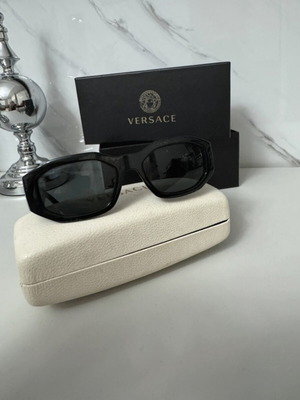 Versace sunglasses like new, black unisex