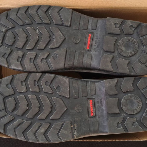 Safety Work Boots size 42 like new, black and red