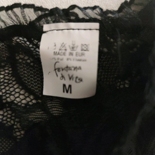 String with lace and pearls new, black, fits medium and large