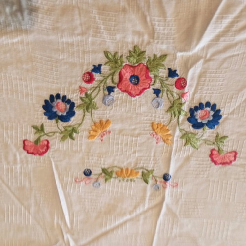 Handmade embroidered round tablecloth 160cm new