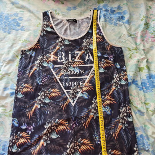 Men's T-shirt with colorful design size L like new