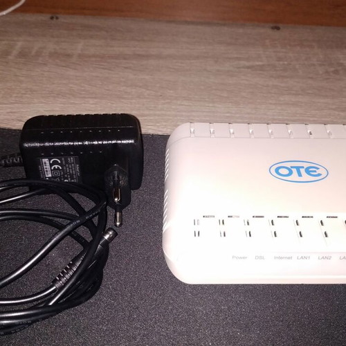 ZTE ZXHN H108NS router like new with accessories