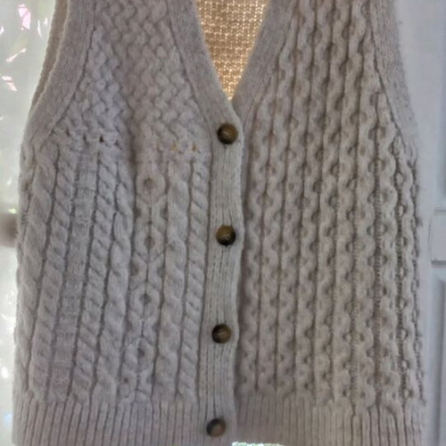 Oysho wool sleeveless cardigan like new, white and beige