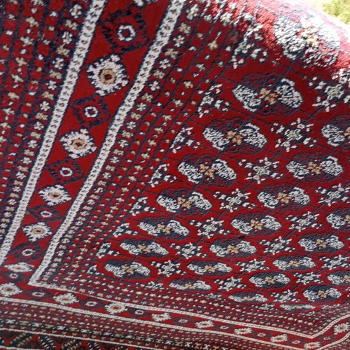 Wool rug like new, size 1.37x2.25 m, red color