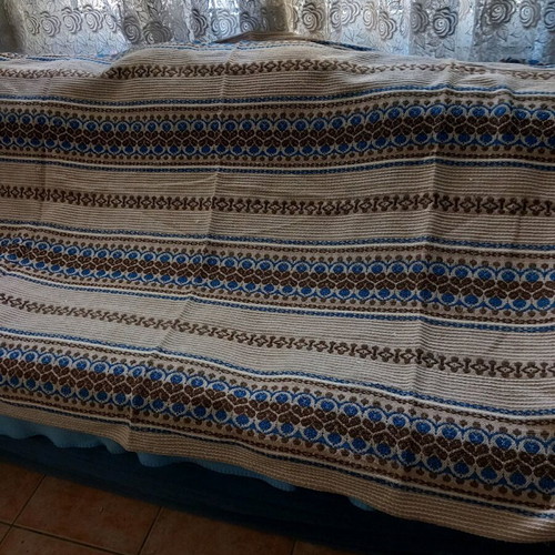 Set of two traditional sofa covers like new, brown and blue
