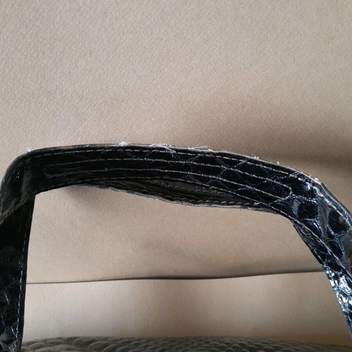 Guess bag patent leather with croc pattern like new, black