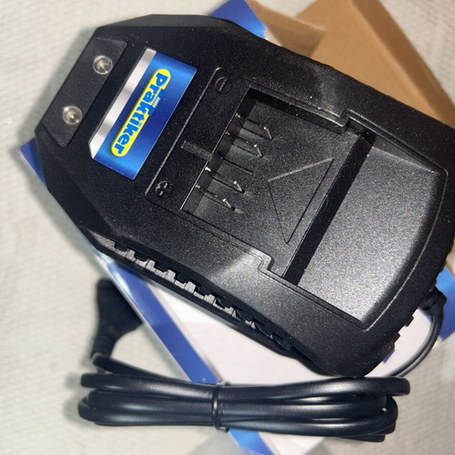 Praktiker Battery Charger new in box