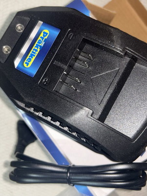 Praktiker Battery Charger new in box