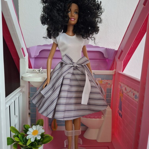 Barbie doll like new, unique