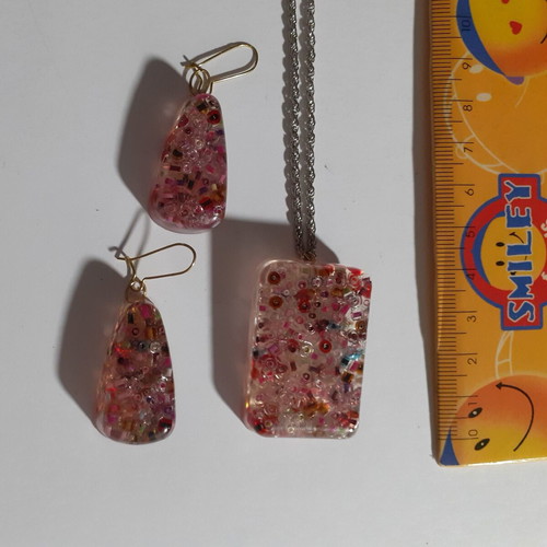 Set of 6 handmade pendant and earrings with resin and glitter