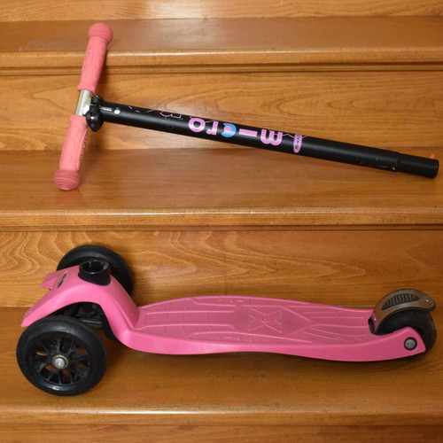 M-CRO Kids Scooter with Three Wheels in Pink Like New
