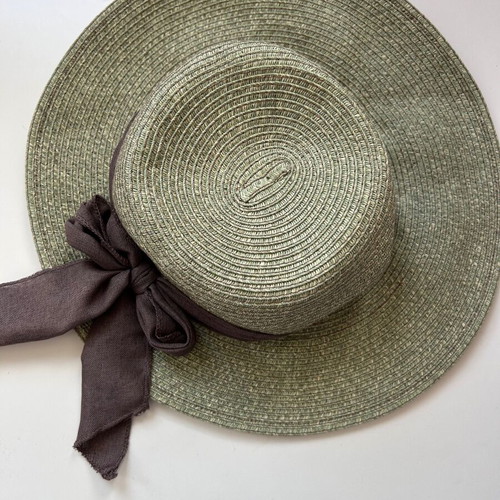 Charming hat with brown ribbon size 57 like new, 100% paper