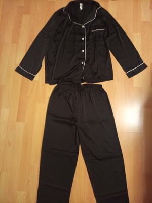 Minerva women's satin pajamas size L like new, black and white