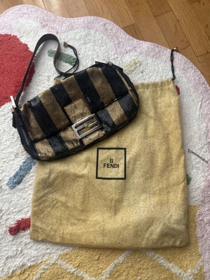 Fendi σπάνια τσάντα ώμου Baguette με παγιέτες, μπρονζέ και μαύρη, με δερμάτινο λουρί