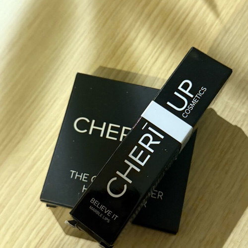 Κραγιόν και highlighter καινούργια με υπέροχες αποχρώσεις