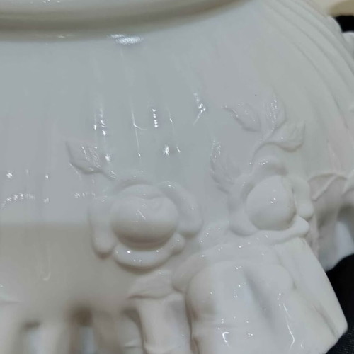 Opaline fruit bowl Fendon style, like new, white with embossed flowers
