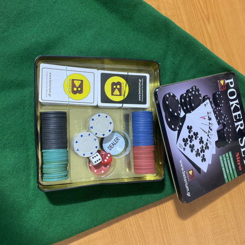 Poker set with round felt tablecloth 1.5m diameter, two decks and 100 chips