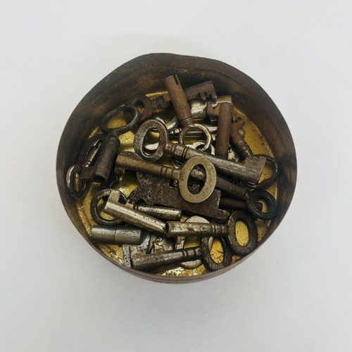 Lot of 17 small antique skeleton keys used with French metal lid