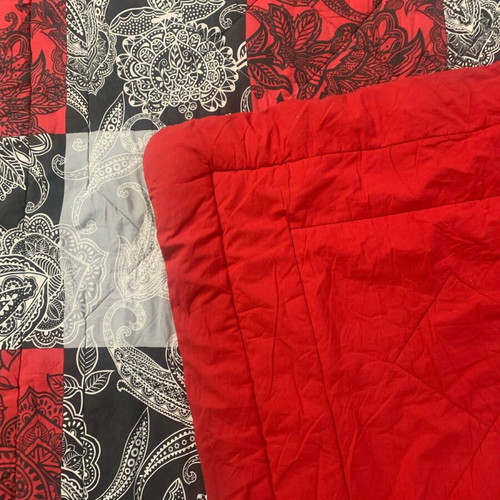 Double quilt like new with 2 pillowcases