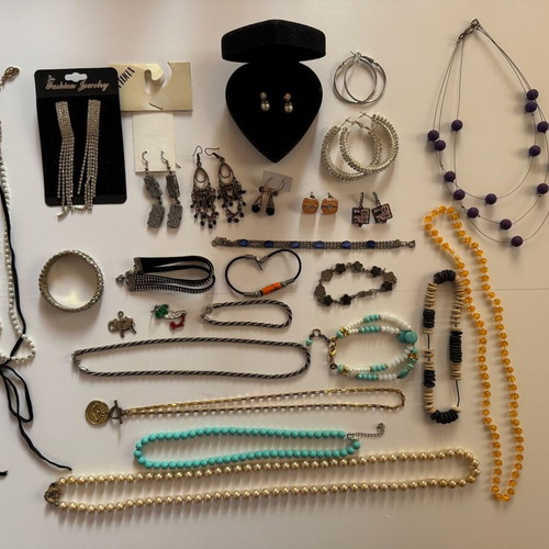 Various bijoux like new, package all together