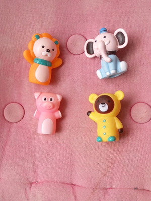 Plastic finger puppets like new, pack of 4 pieces