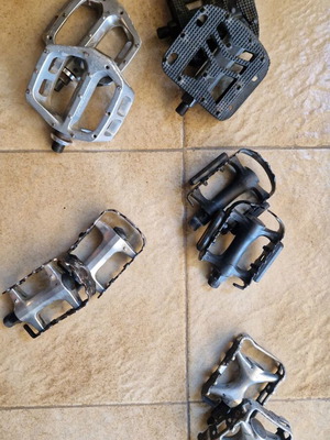 Bicycle pedals, set of 5 pairs, mixed materials