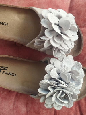 Platform slippers with flower, like new, size 40, gray and beige