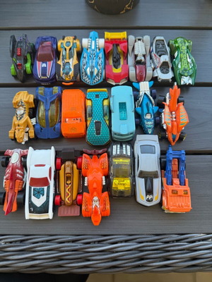 Hot Wheels collection of 24 cars like new