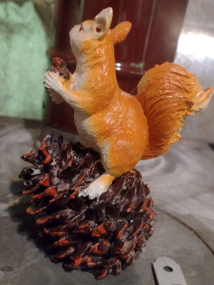 Squirrel with pine cone new 3D garden decoration