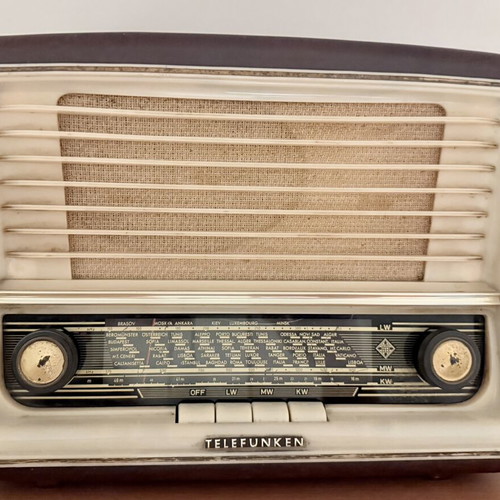 Telefunken Superheterodyne D 647 B vintage radio used