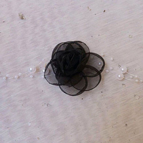 Choker with black flower and white pearls new, adjustable length