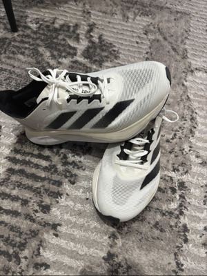 Adidas Boston 12 sneakers like new, size 42, white beige