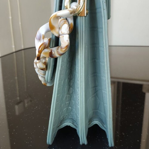 Bag like new with detachable strap and magnetic clasp