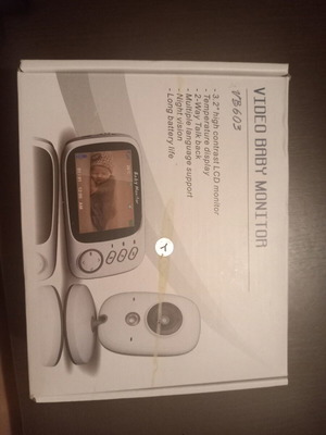 Baby monitor like new with color and black-and-white mode, sound, lullabies, microphone, motion and light sensors