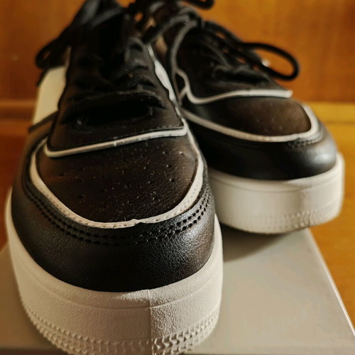 Women's athletic shoes - New black and white sneakers
