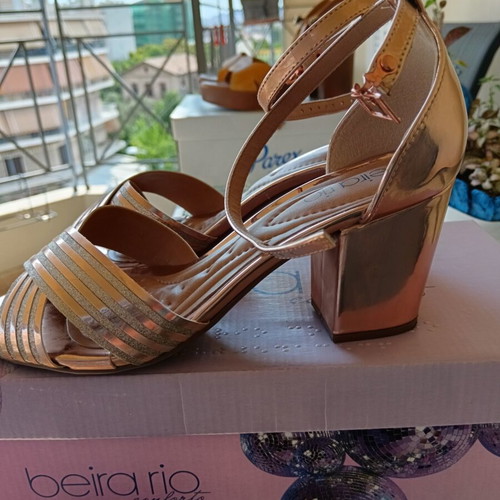 Beira Rio gold platform sandals size 39 like new