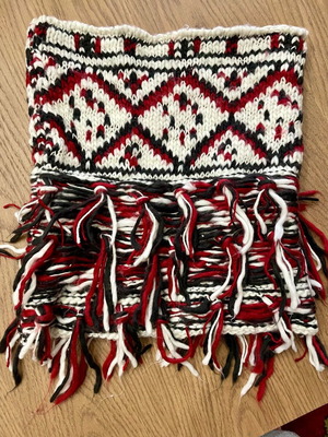 ZARA Jacquard knitted collar like new, black and red